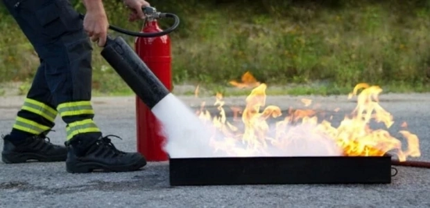 Brandschutz für PV-Anlagen: Risiken von Wechselrichtern und Modulen minimieren